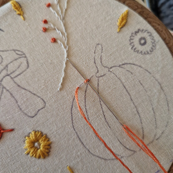 idea%5Fautumn%2Dembroidery%2Dprojects%2Dto%2Dtry%2Dnapkin%5Fstep%2D19.jpg?sw=554&q=85