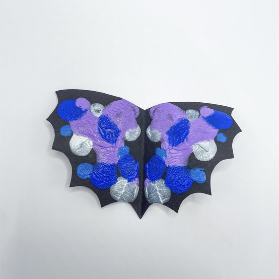 sustainable-bat-garland-4.jpeg?sw=554&q=85