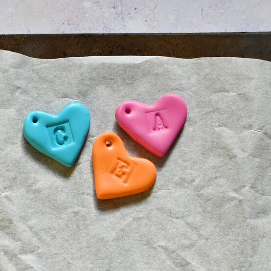 how_to_make_friendship_keyrings_7.jpg?sw=554&q=85