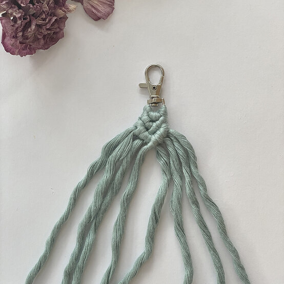 Idea_macrame-stash-busting-_keyring-STEP6.jpg?sw=554&q=85