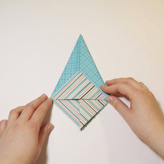 origami-christmas-tree-8a.jpg?sw=554&q=85