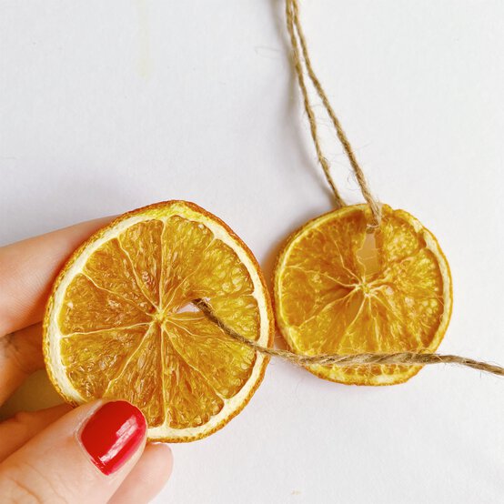 how_to_make_natural_decorations_step_4.jpg?sw=554&q=85