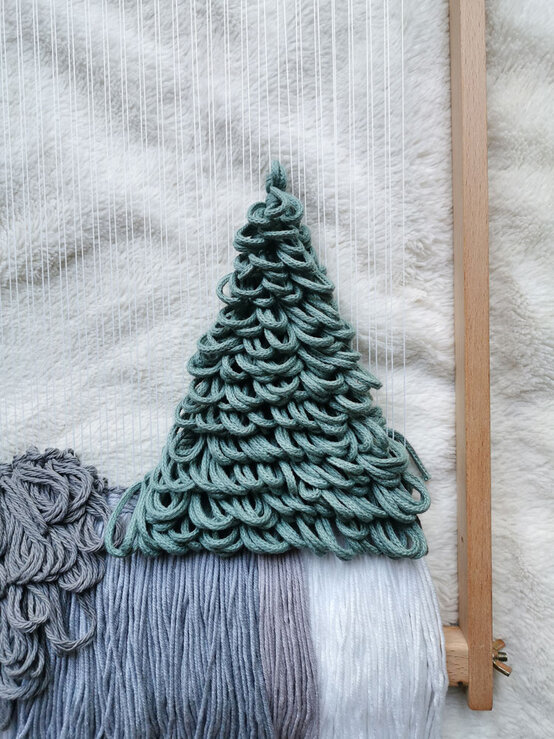 christmassceneweaving_step-13_2.jpg?sw=554&q=85