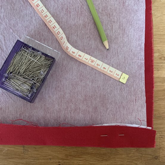 cricut-how-to-make-a-fabric-banner_step9a.jpg?sw=554&q=85