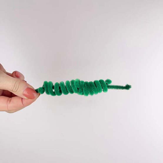 ideas%5Fpipe%2Dcleaner%2Dchristmas%2Dcrafts%5Fwreath%5Fstep%2D5.jpg?sw=554&q=85