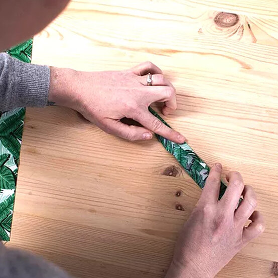 makeup-brushroll-step3.jpg?sw=554&q=85