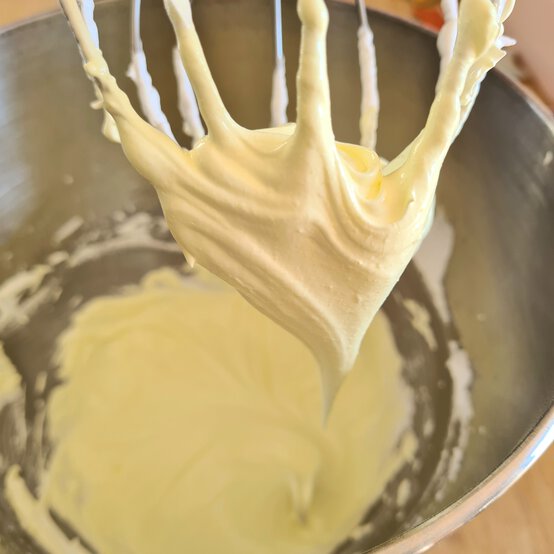 how-to-make-a-number-cake-2.2.jpg?sw=554&q=85