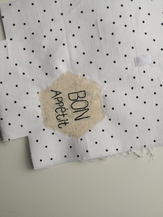 lunch_bag_embroidery_32.jpg?sw=554&q=85