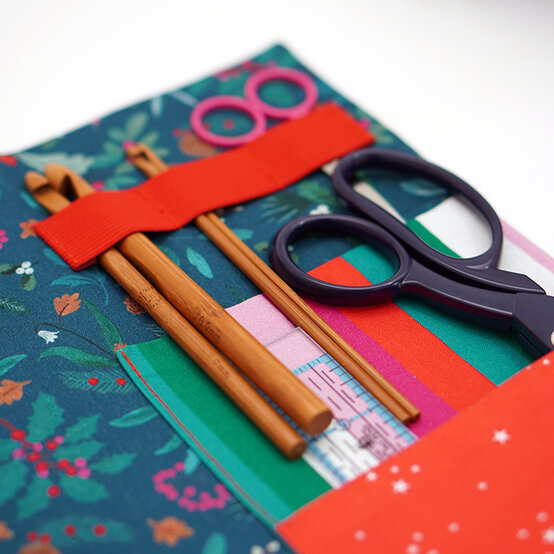 how-to-sew-a-craft-organiser_step15_2.jpg?sw=554&q=85