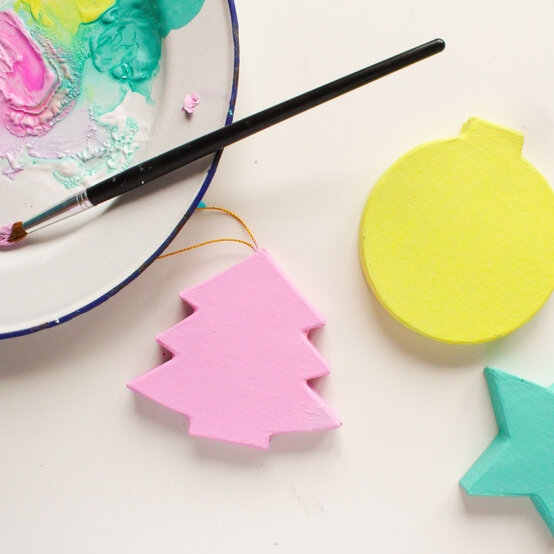 felt-christmas-decorations_mache_step1_edit.jpg?sw=554&q=85