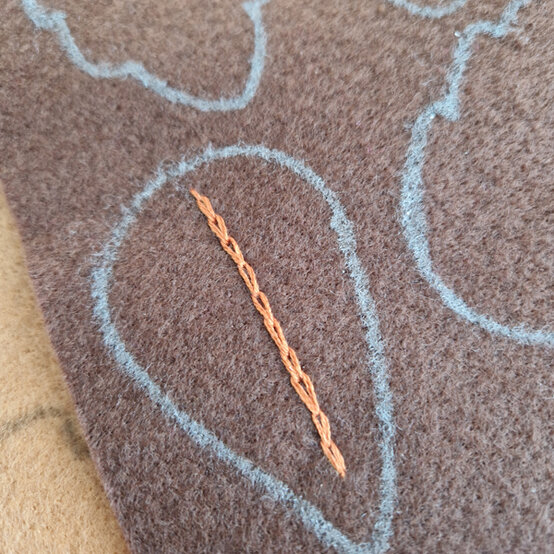 idea_how-to-create-embroidered-autumn-garland_step8.jpg?sw=554&q=85