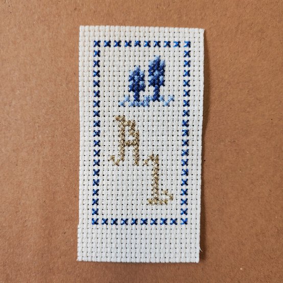 Idea_how-to-sew-a-christmas-cross-stitch_step2b.jpg?sw=554&q=85
