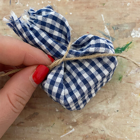 sustainable-advent-calendar-step6.jpg?sw=554&q=85