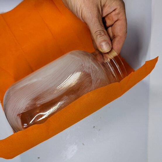 idea_halloween-glass-lanterns-pumpkin_step2a.jpg?sw=554&q=85