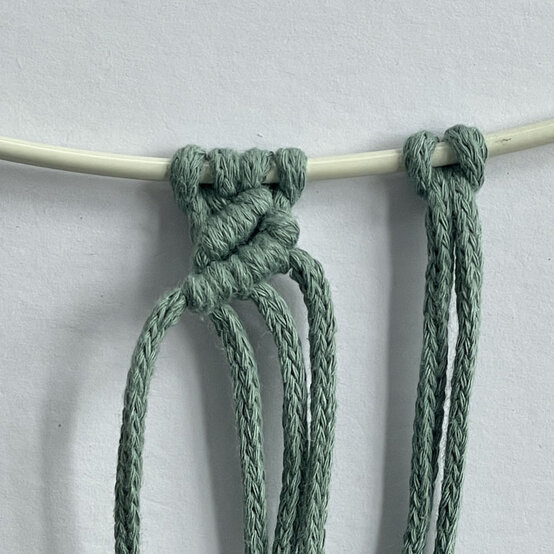 How%2Dto%2DMake%2Da%2DMacrame%2DFrame%5Fmoon%2Dstep3.jpg?sw=554&q=85