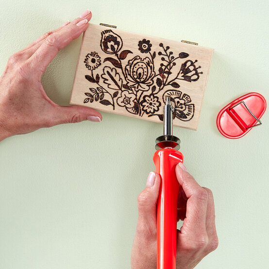 mothers-day-pyrography-box-square.jpg?sw=554&q=85