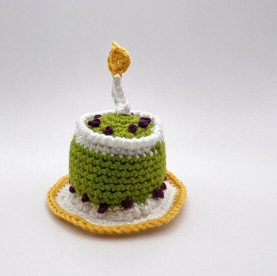 How-to-Crochet-an-Amigurumi-David-Attenborough_Cake3.jpg?sw=554&q=85