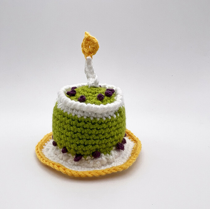How-to-Crochet-an-Amigurumi-David-Attenborough_Cake3.jpg?sw=680&q=85