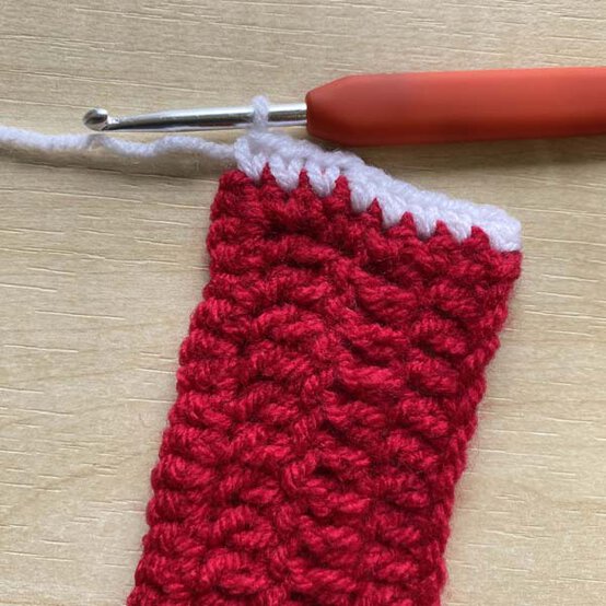 ideas%5Fhow%2Dto%2Dcrochet%2Da%2Dchristmas%2Dpet%2Daccessory%5Ffrill%5F1.jpg?sw=554&q=85