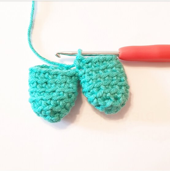 how_to_make_amigurumi_cactus_characters_6.jpg?sw=554&q=85