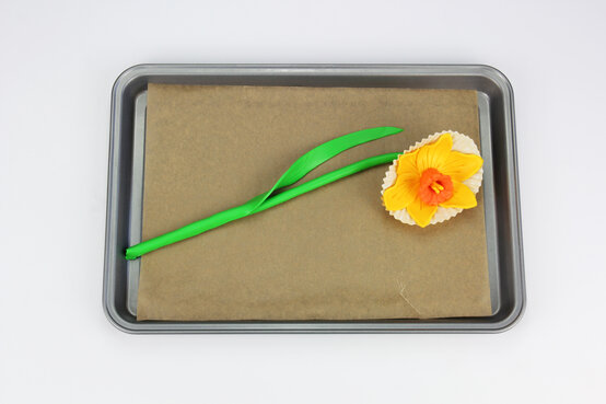 how_to_make_a_fimo_daffodil_step-15l.jpg?sw=554&q=85