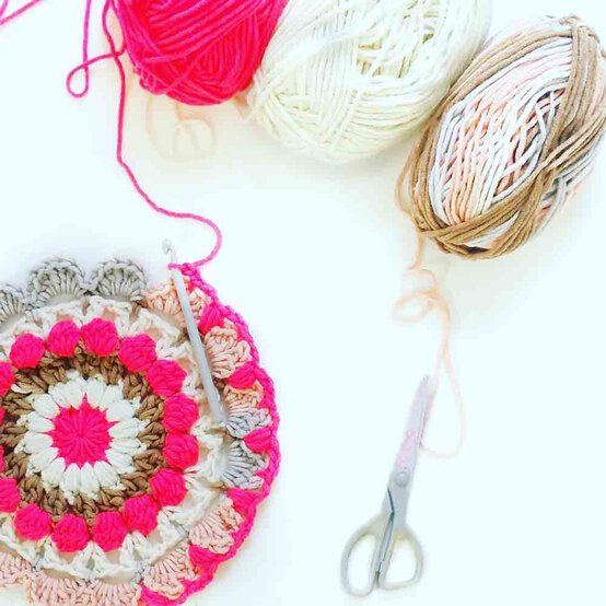 flora-folk-art-chunky-rug-in-progress.jpg?sw=554&q=85