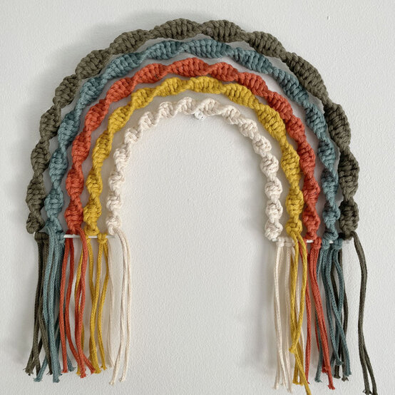 How%2Dto%2DMake%2Da%2DMacrame%2DFrame%5FRainbow%2Dstep8.jpg?sw=554&q=85