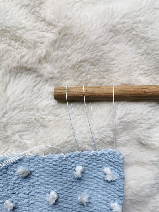 christmassceneweaving_step-26.jpg?sw=554&q=85