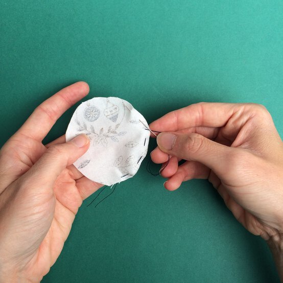 fabric-scrap-garland_step4_2.jpg?sw=554&q=85