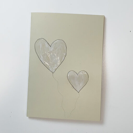 balloon_card_glue_step_4.jpg?sw=554&q=85