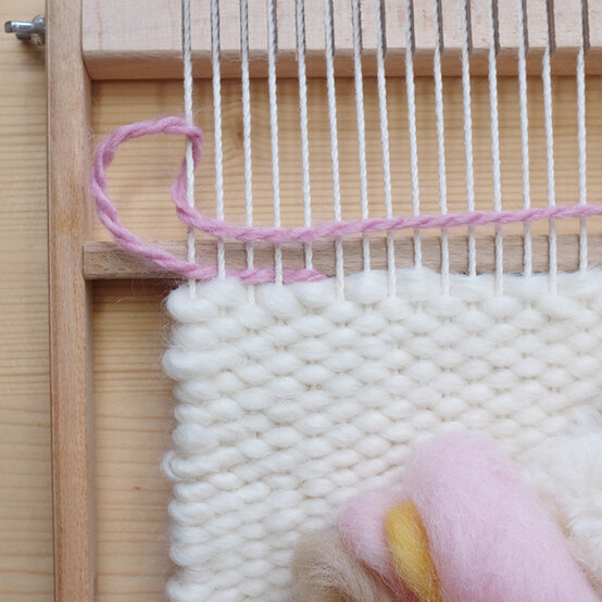 how_to_make_-a_floral_weave_43.jpg?sw=554&q=85