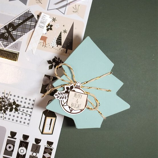 christmas-gift-boxes_step4.jpg?sw=554&q=85