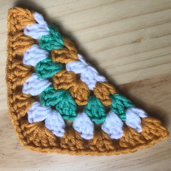 granny-square-clutch-bag-2.jpg?sw=554&q=85