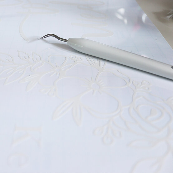 cricut_wedding-easel-welcome-sign_step3.jpg?sw=554&q=85