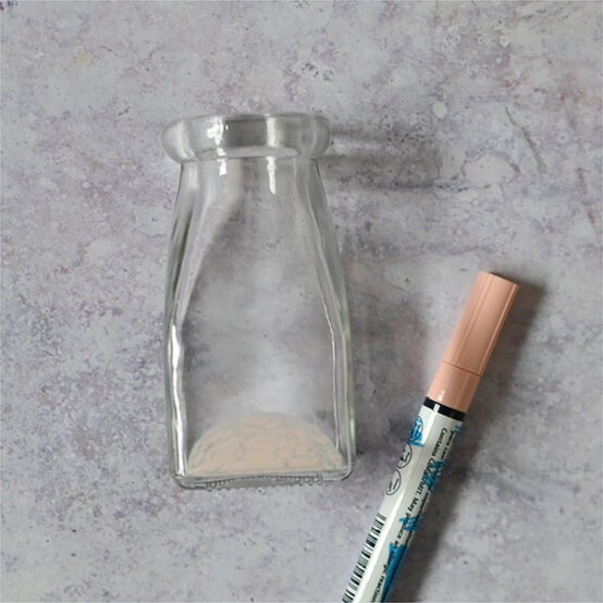 how-to-use-paint-markers_glass_step1.jpg?sw=554&q=85