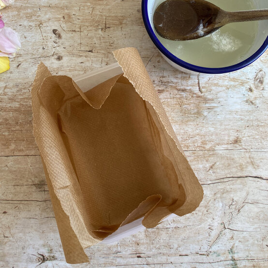 floral-botanical-soap_step3.jpg?sw=554&q=85