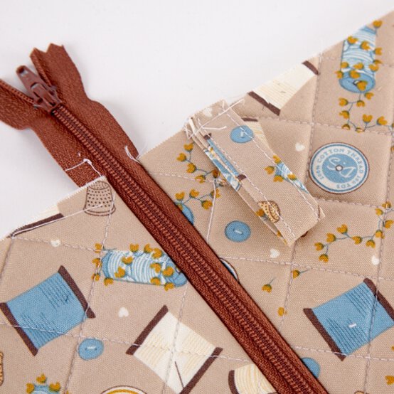 Idea_how-to-sew-a-storage-pouch_step5.jpg?sw=554&q=85