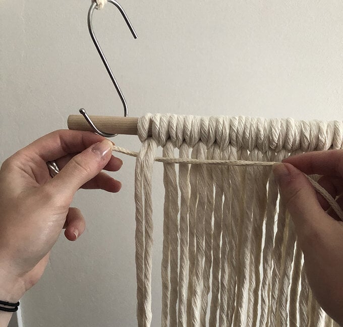 Idea_How-to-Make-an-Autumn-Macrame-Tapestry-Wall-Hanging_Step-2.JPG?sw=680&q=85
