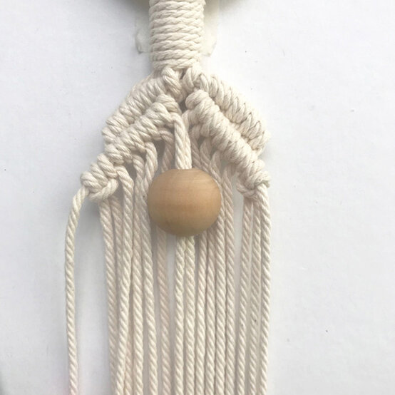 idea_macrame-large-christmas-tree_step7.jpg?sw=554&q=85