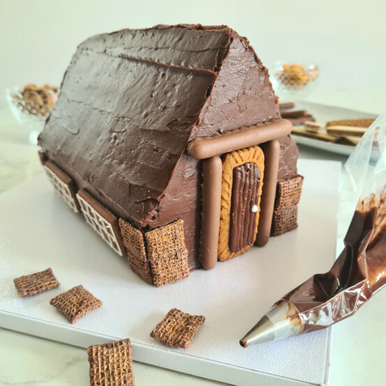 idea%5Fchristmas%2Dcabin%2Dlog%2Dcake%5Fstep%2D10.jpg?sw=554&q=85