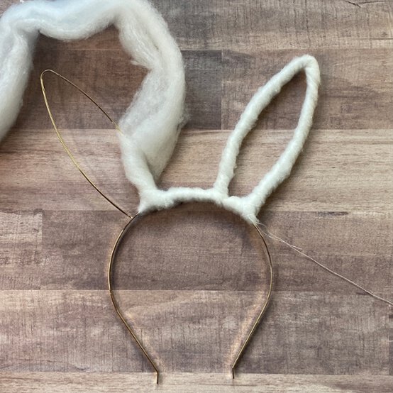 Idea_how-to-make-a-floral-bunny-headband_step4.jpg?sw=554&q=85