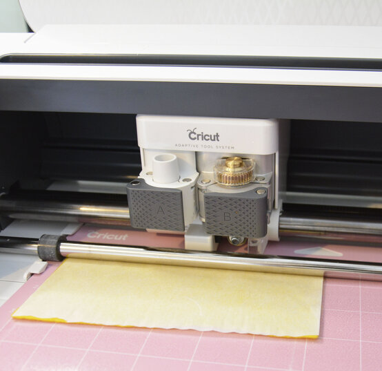 cricut_how_to_make_a_nursery_wall_hanging_step11.jpg?sw=554&q=85