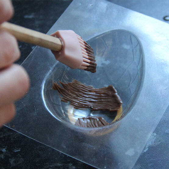 abstract-chocolate-eggs-step5.jpg?sw=554&q=85