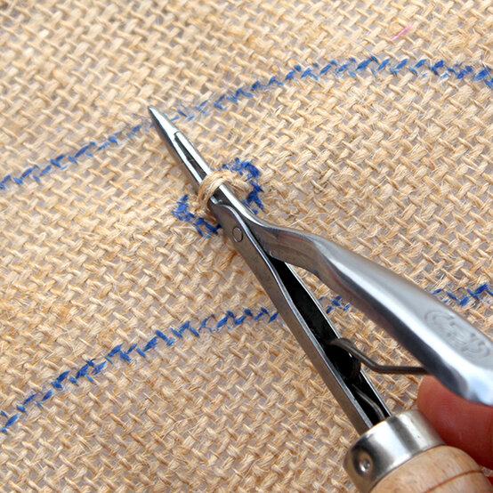 how_to_make_rag_rug_wreath_5.jpg?sw=554&q=85