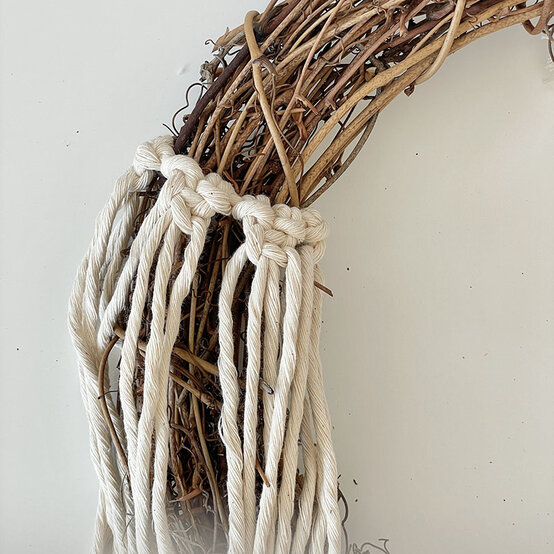 How-to-Make-a-Macrame-Wreath_Step%203.jpeg?sw=554&q=85