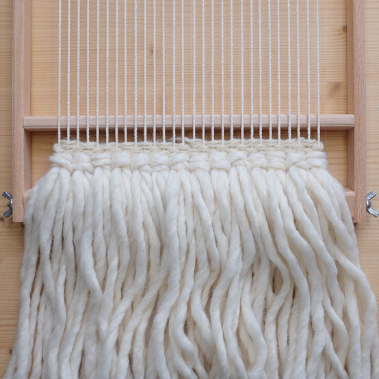 how_to_make_-a_floral_weave_16.jpg?sw=554&q=85