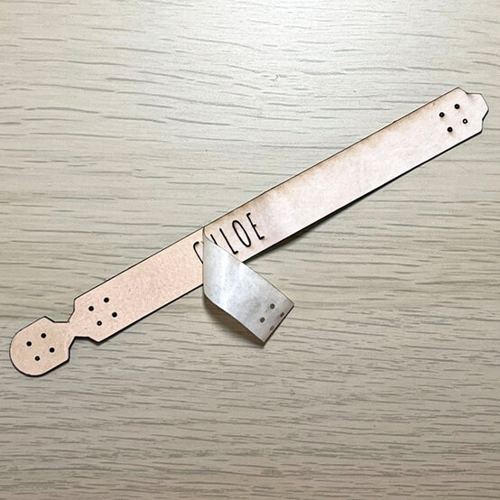 idea_glowforge-how-to-make-personalised-keyrings-name_step7.jpg?sw=554&q=85