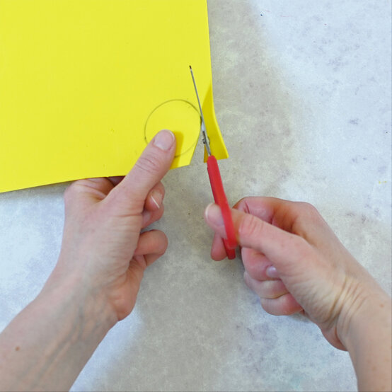 kids-fathers-day-card-egg-card-step-1b.jpg?sw=554&q=85