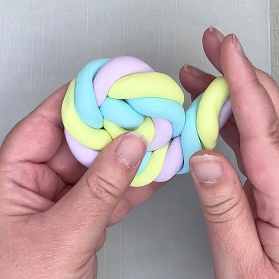 idea_how-to-make-polymer-clay-tags_step3a.jpg?sw=554&q=85