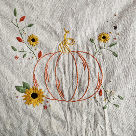 idea%5Fautumn%2Dembroidery%2Dprojects%2Dto%2Dtry%2Dcushion%5Fstep%2D03.jpg?sw=554&q=85